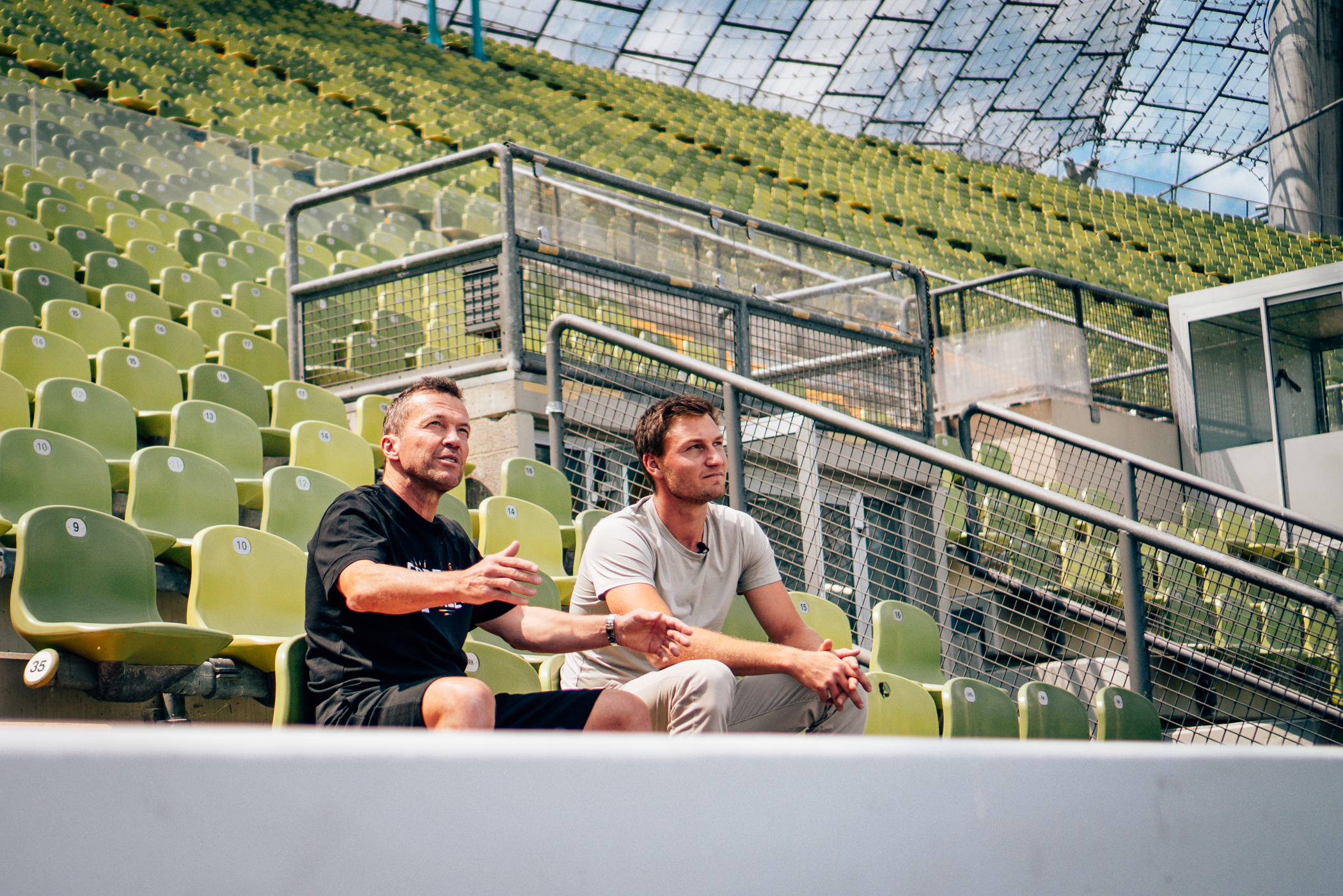 Lothar Matthäus und Thomas Röhler im Olympiastadion München auf Tribüne